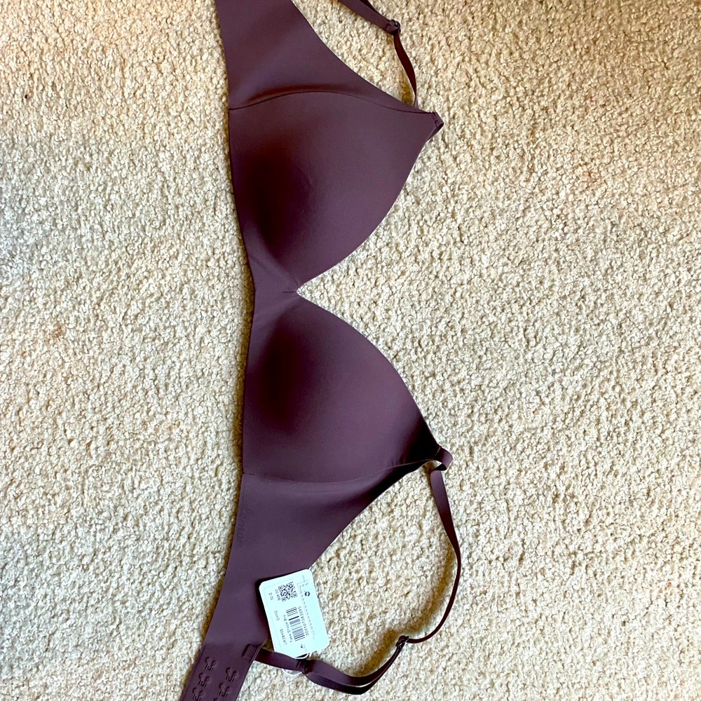 NWT Lululemon bra. Very comfortable. Size 32C